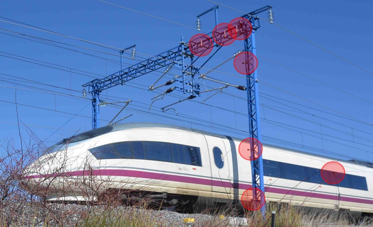  Picture of train showing noise measurements in a catenary portal